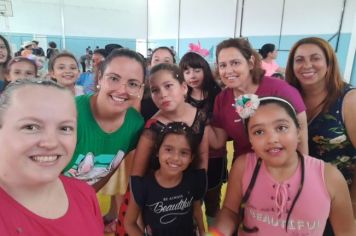 ALUNOS DA ESCOLA MUNICIPAL COMEMORAM O CARNAVAL