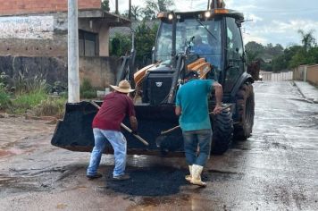 PREFEITURA INICIA OPERAÇÃO TAPA BURACO EM RUAS DA CIDADE