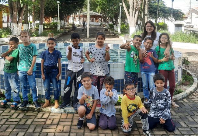 ALUNOS DO PROJETO TEM TARDE DE LAZER NA PRAÇA DA CIDADE