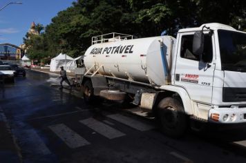 PREFEITURA REALIZA LIMPEZA DA PRAÇA APÓS EVENTO DA FESTA DE ANIVERSÁRIO